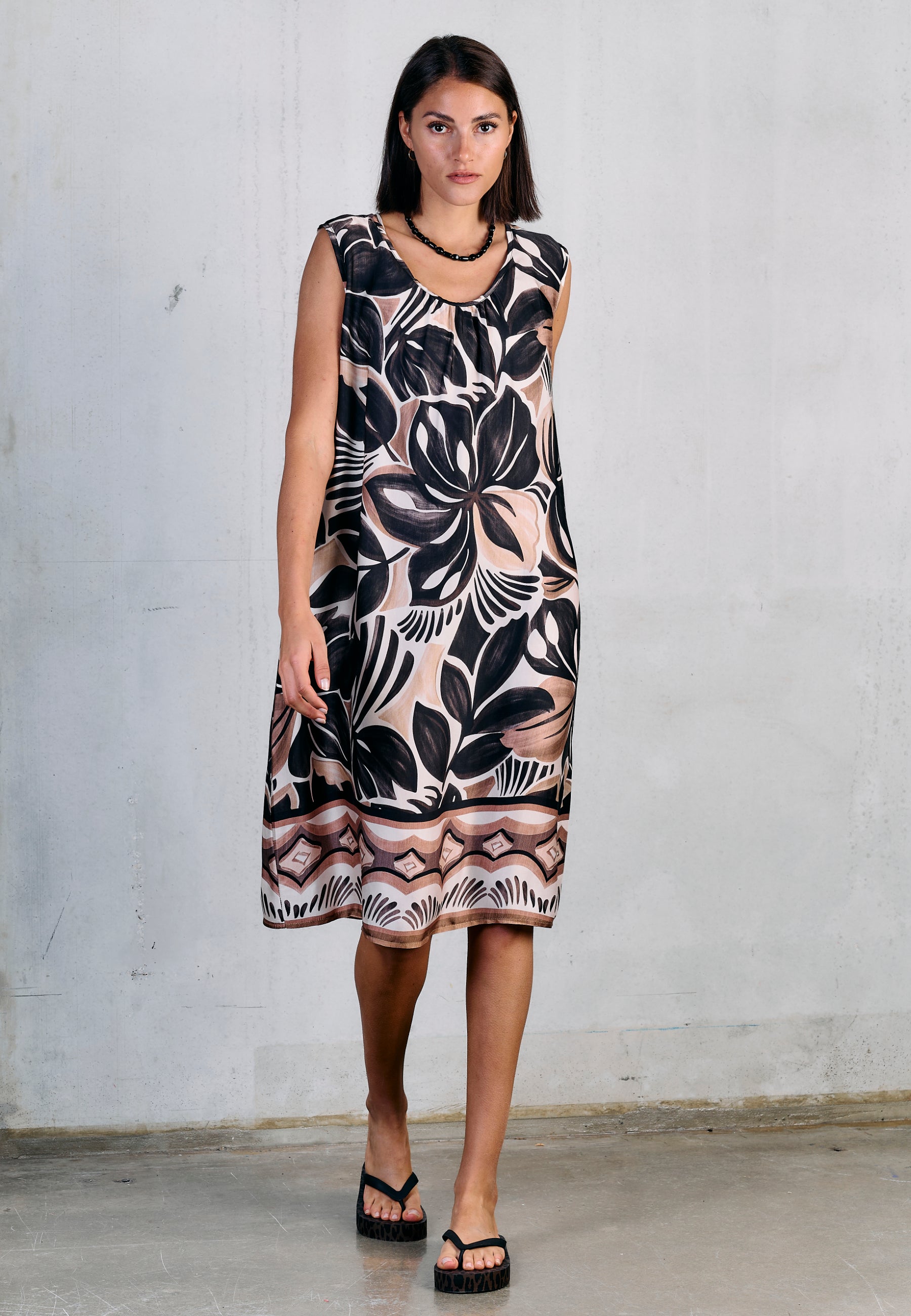 DRESS AVANTGARDE