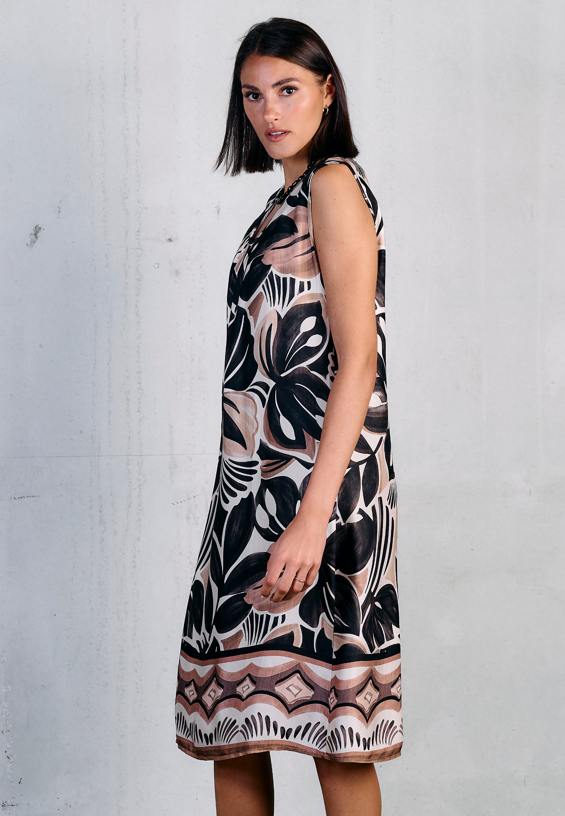 DRESS AVANTGARDE