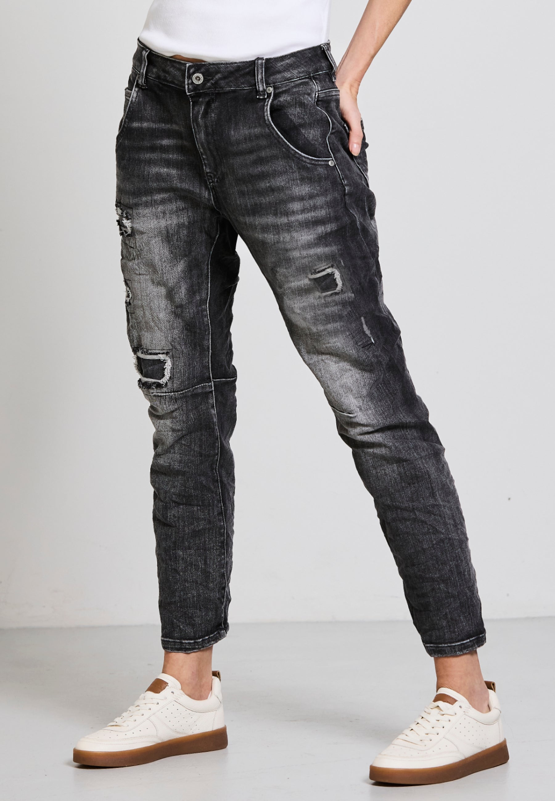 URBAN EDGE RELAXED JEANS