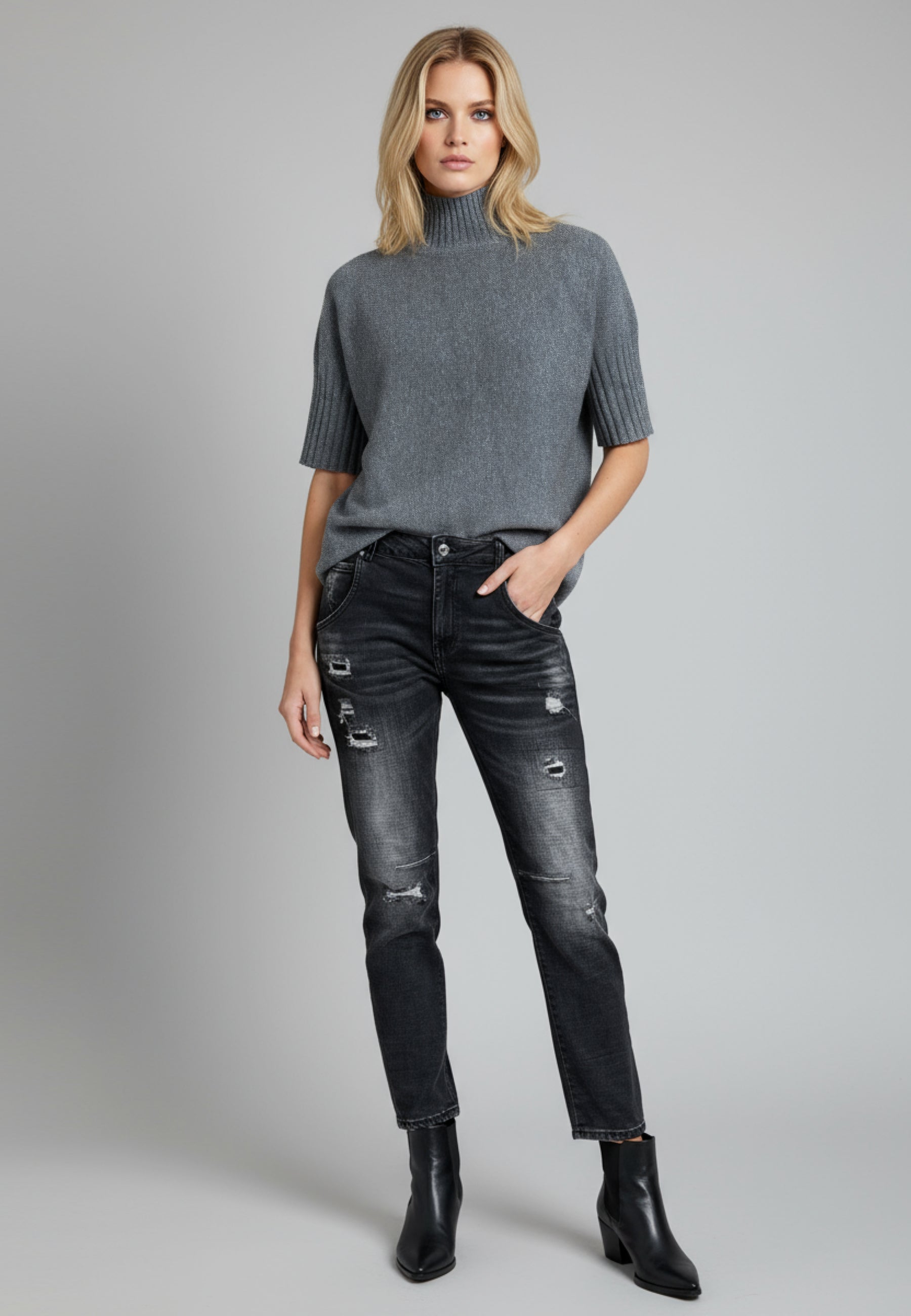 URBAN EDGE RELAXED JEANS