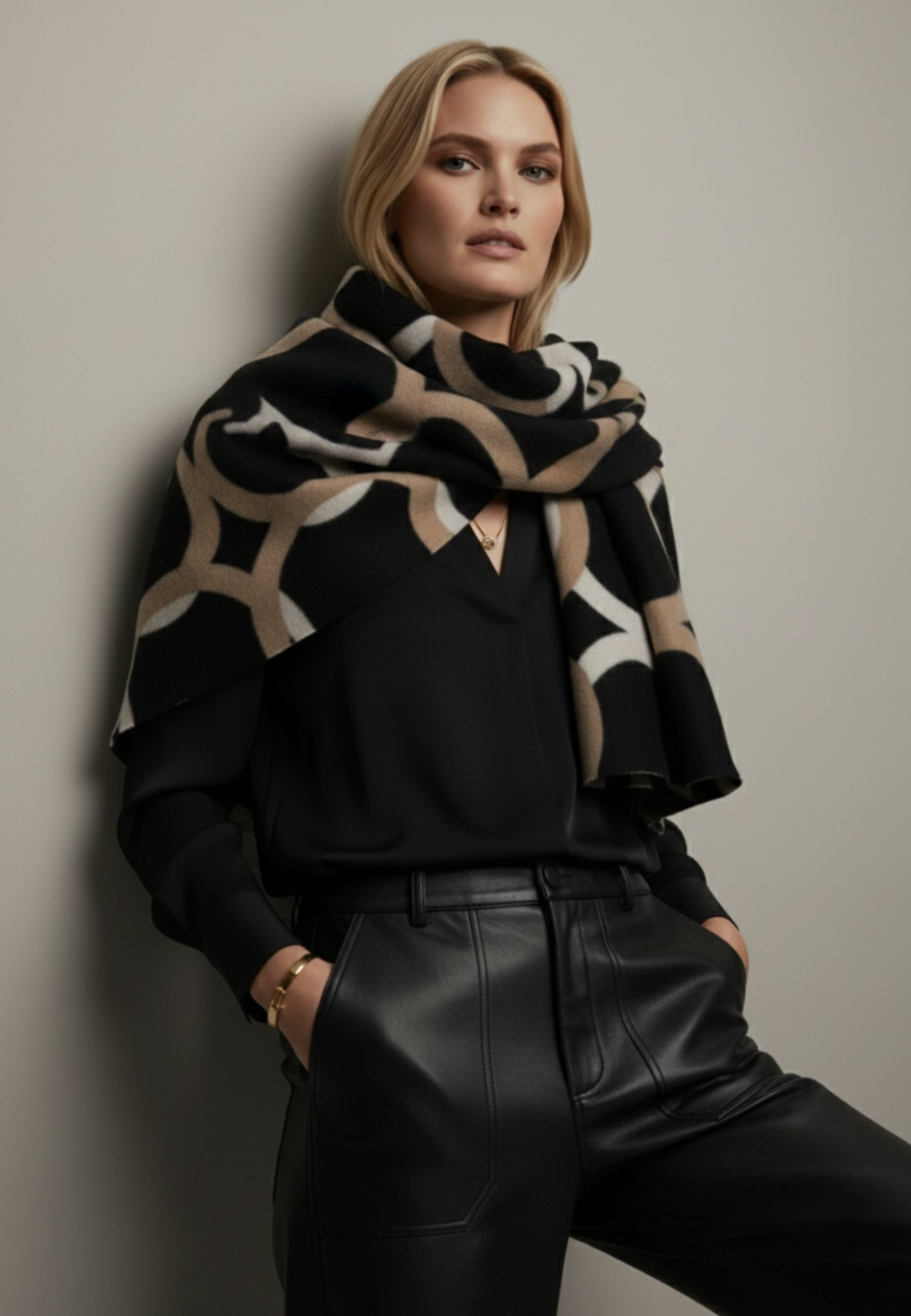 SOFT WOOL GRAPHIC SCHAL