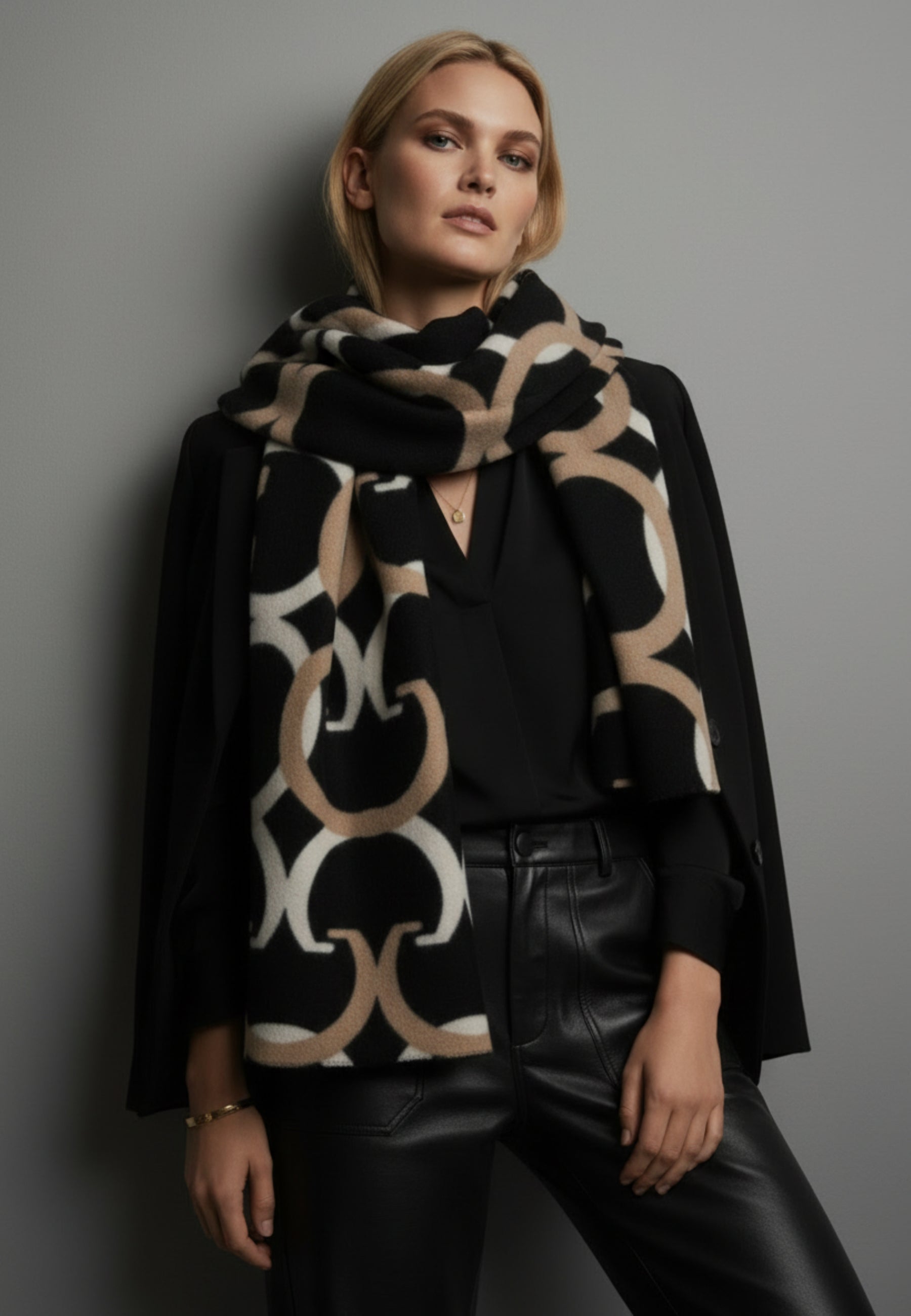 SOFT WOOL GRAPHIC SCHAL