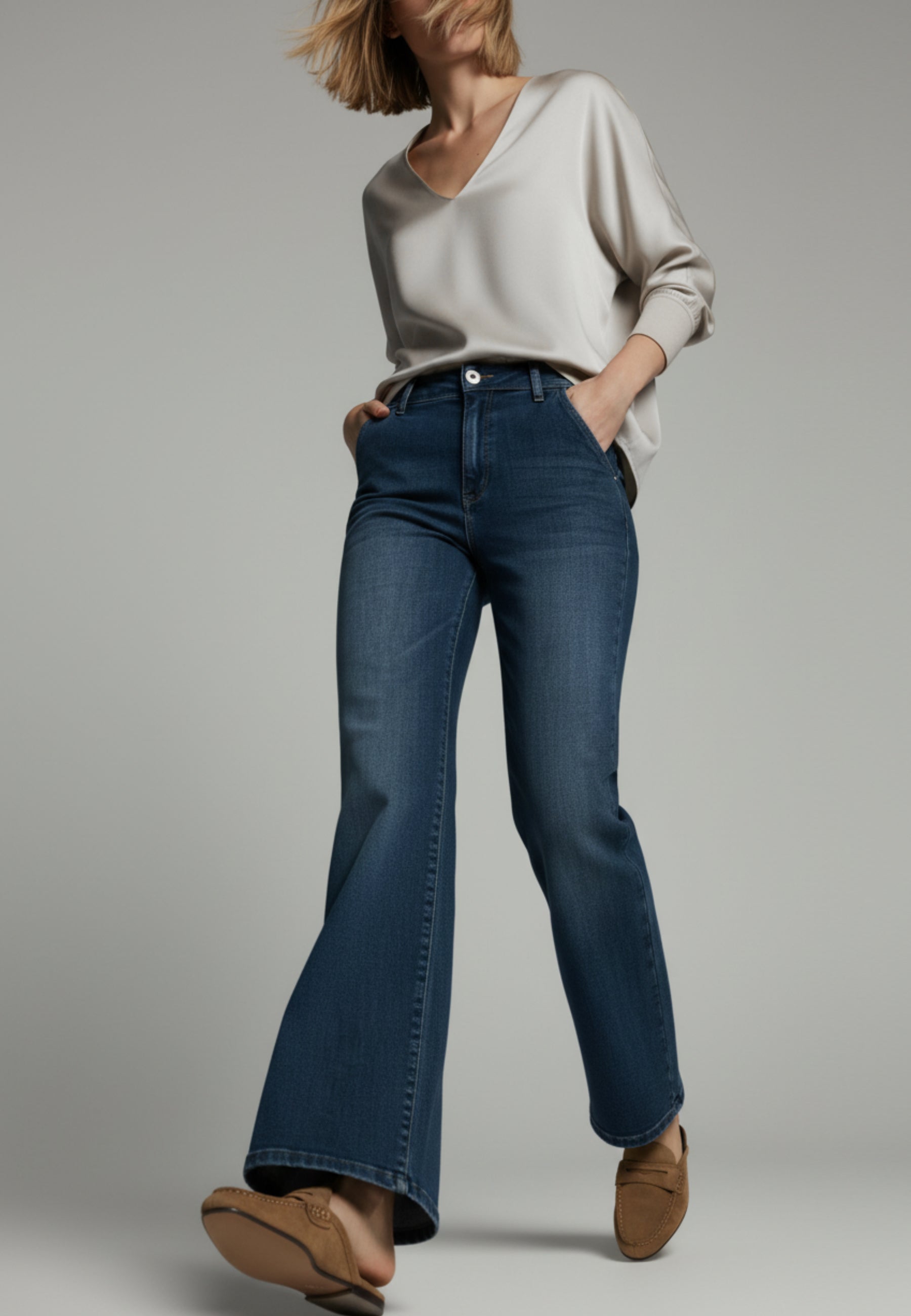 SOFT FLARE DENIM JEANS