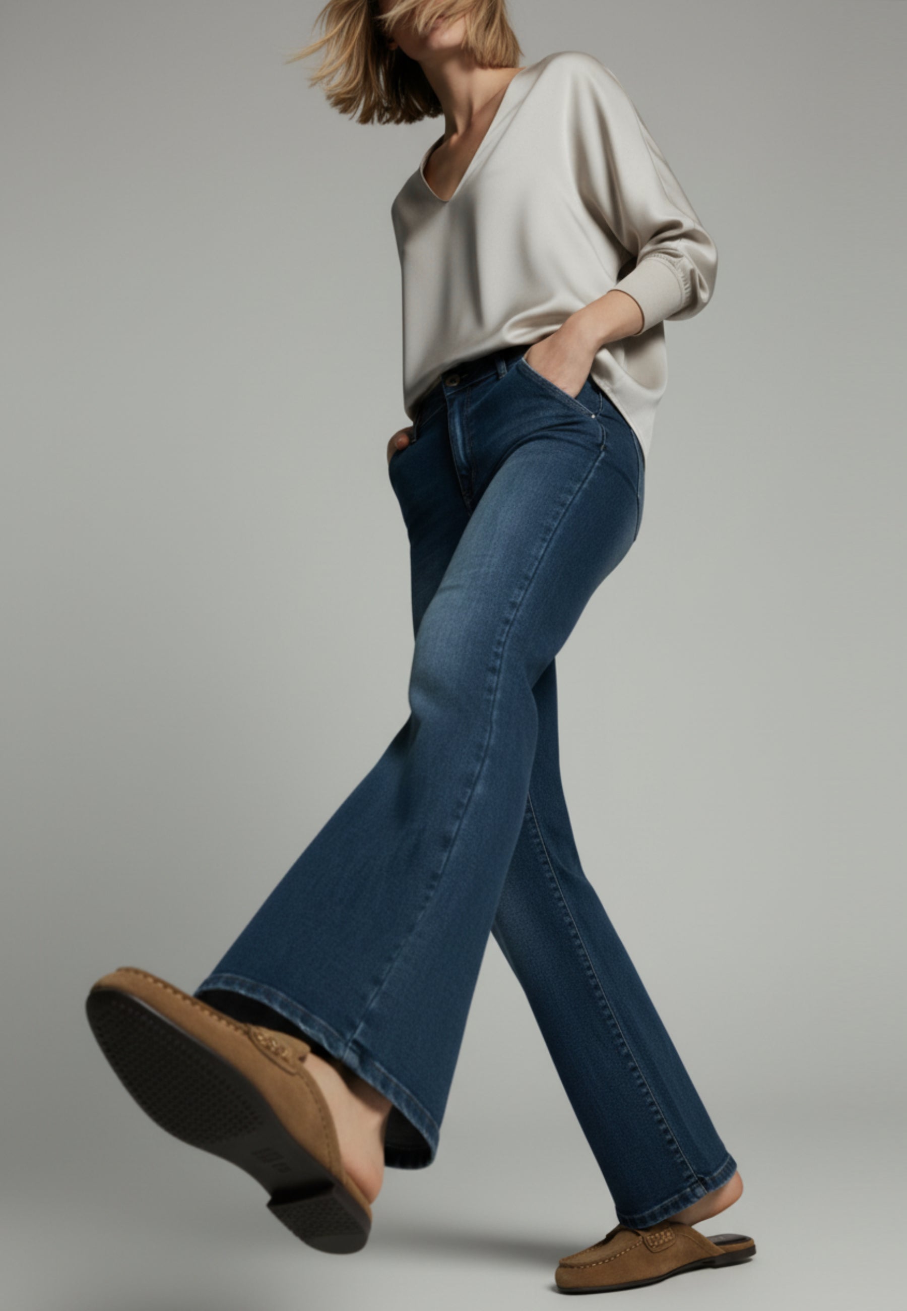 SOFT FLARE DENIM JEANS