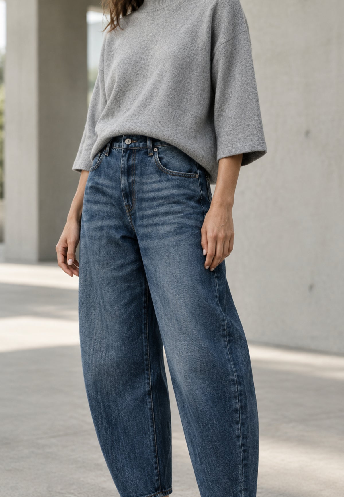 Barrel Jeans BLUE CURVE aus elastischem Denim