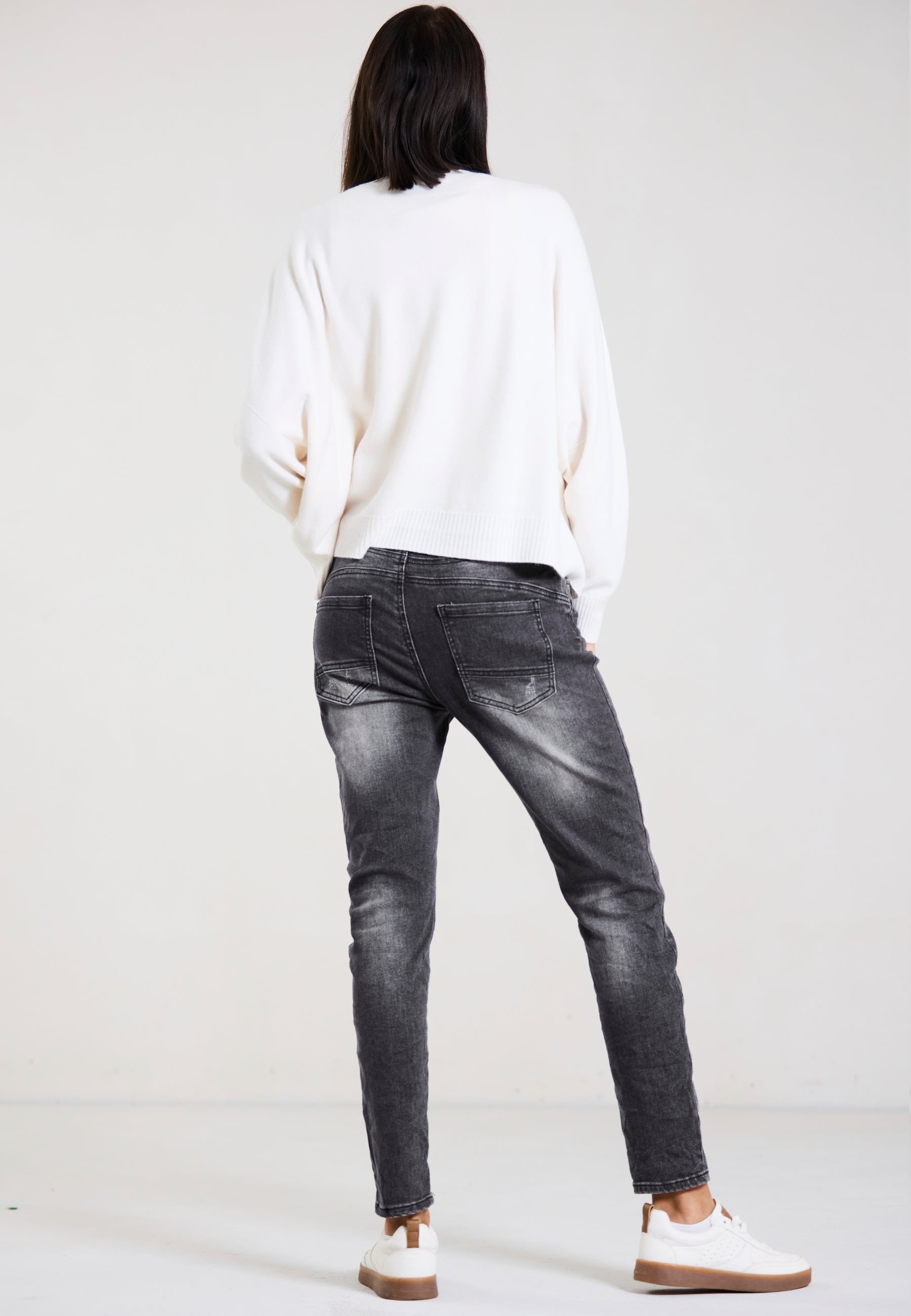 REBEL CUT JEANS