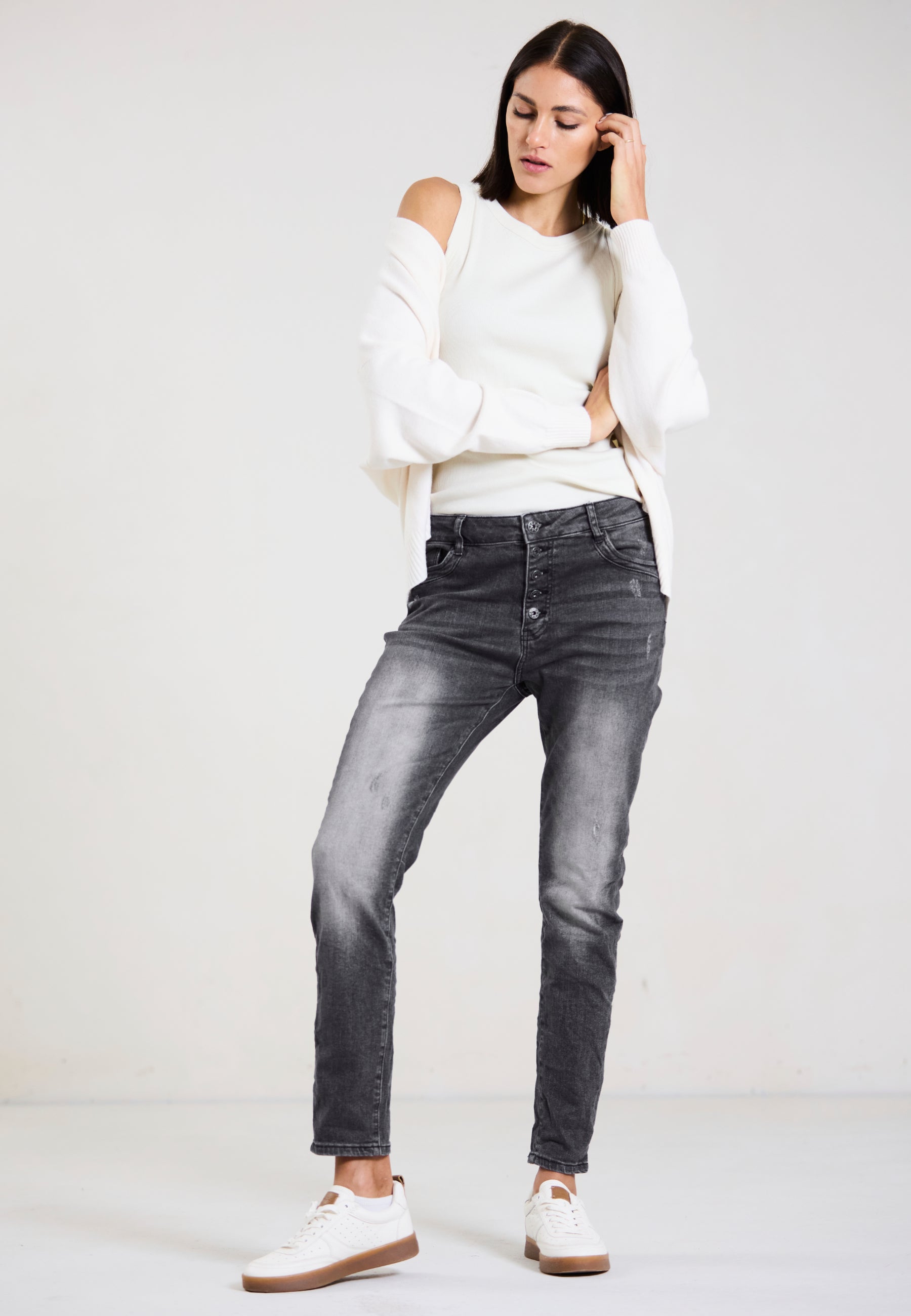 REBEL CUT JEANS