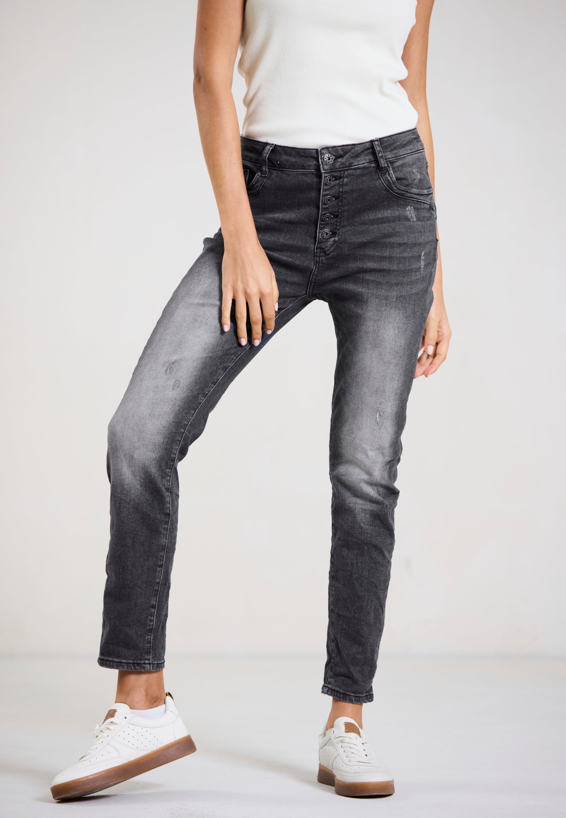 REBEL CUT JEANS