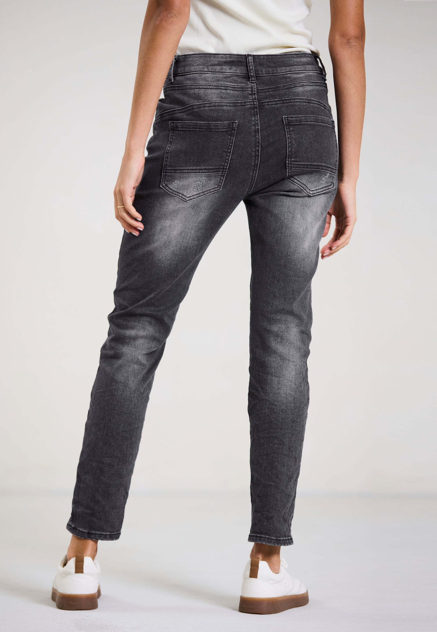 REBEL CUT JEANS