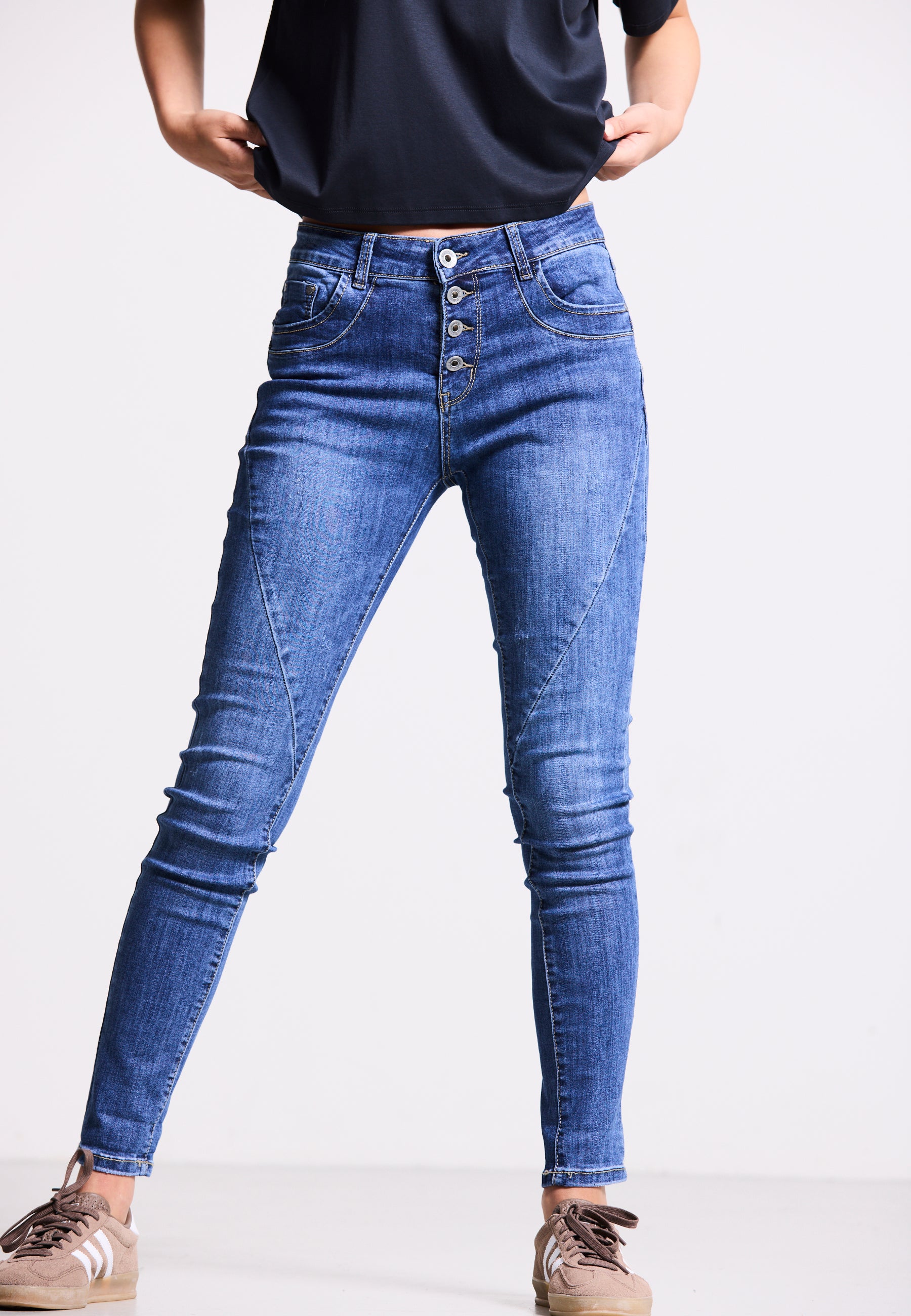 STREET STYLE JEANS