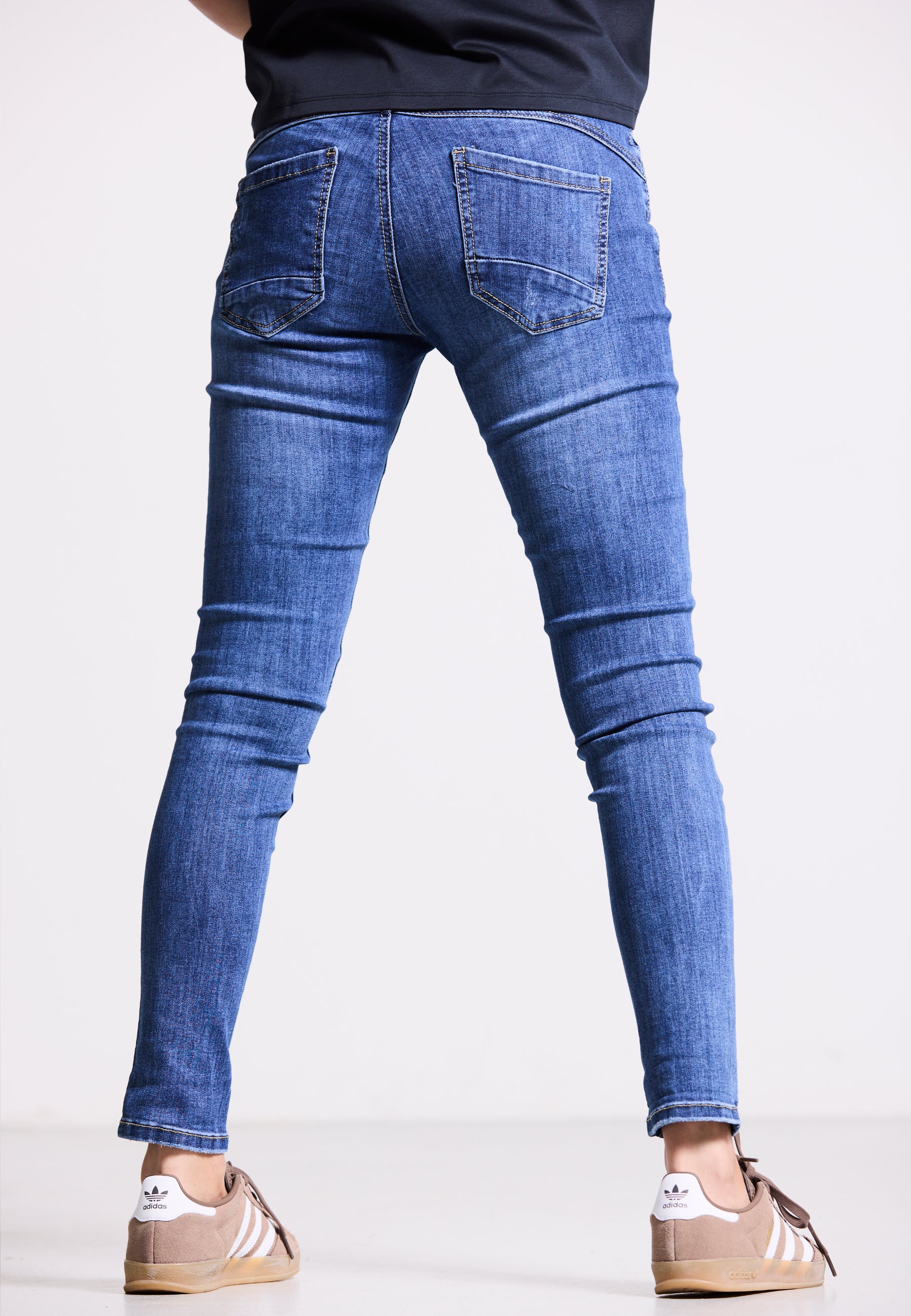 STREET STYLE JEANS