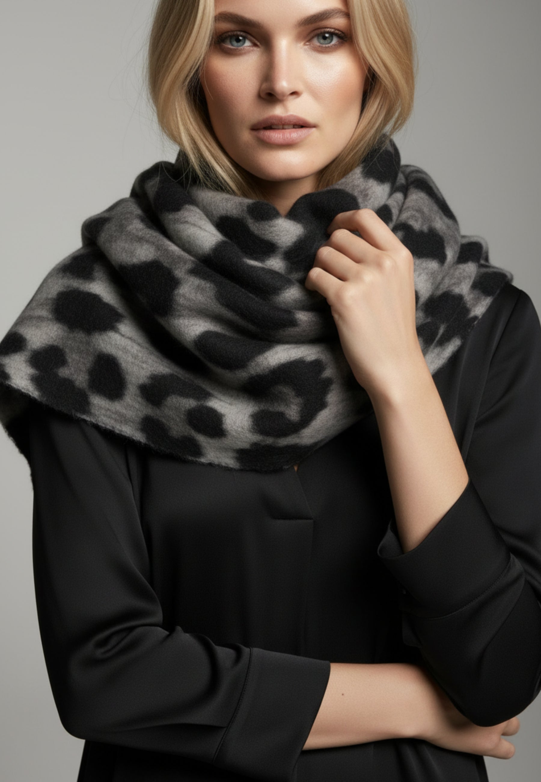 SCHAL NOIR LEOPARD