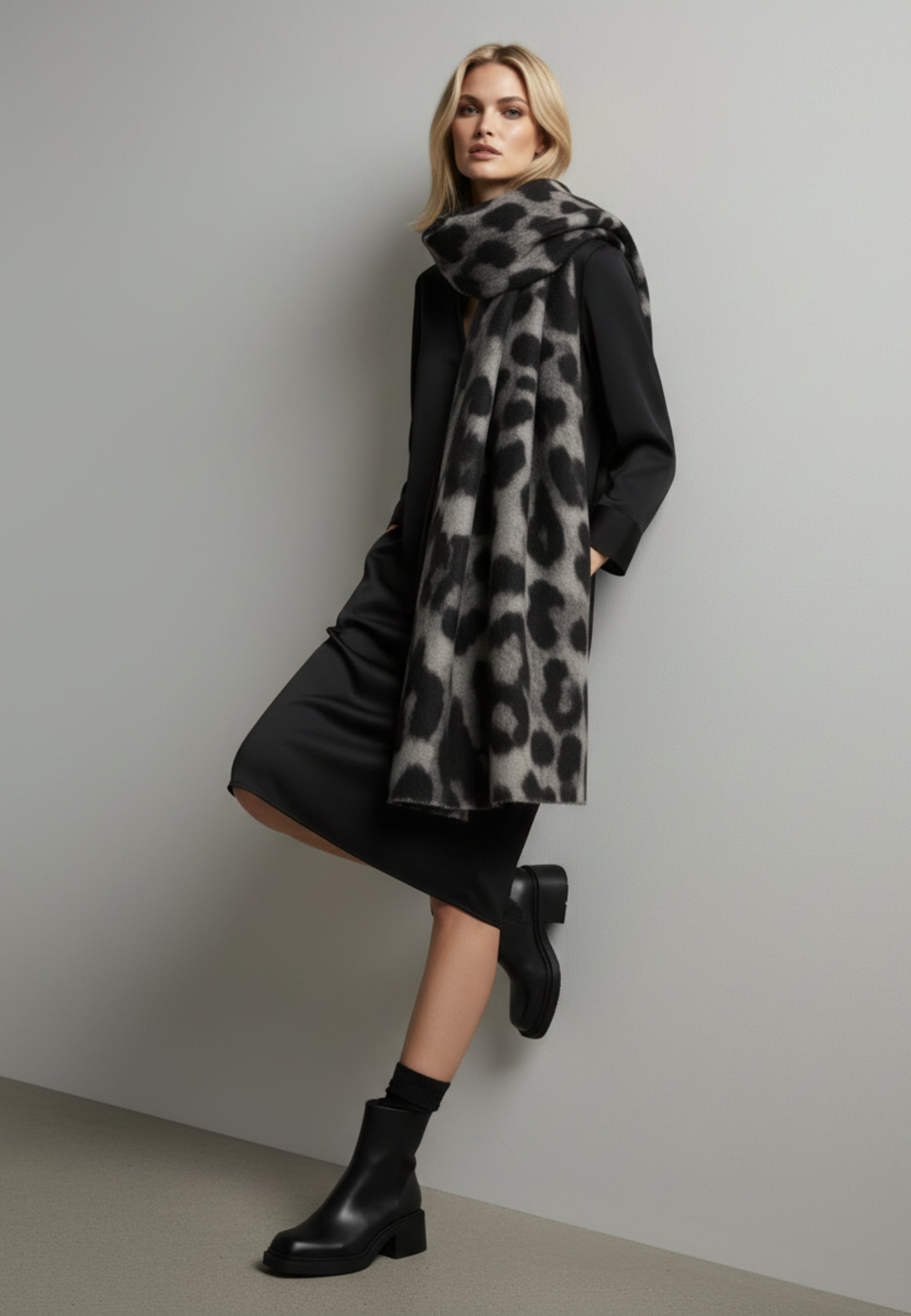 SCHAL NOIR LEOPARD