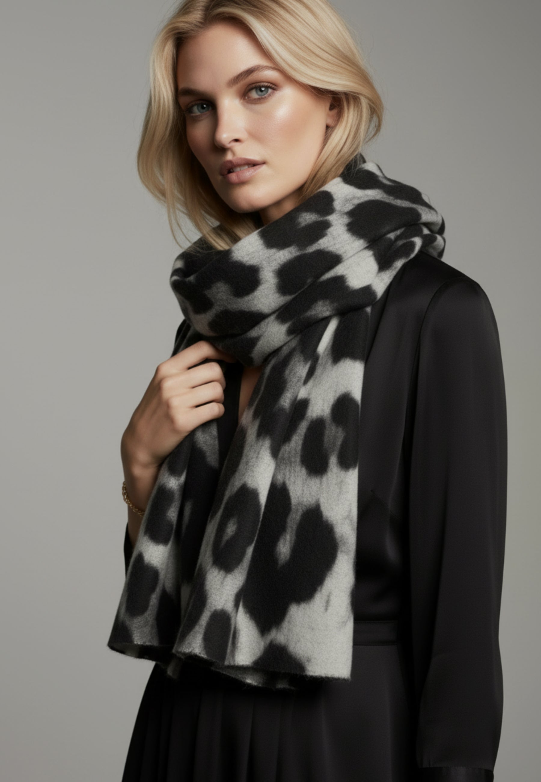SCHAL NOIR LEOPARD