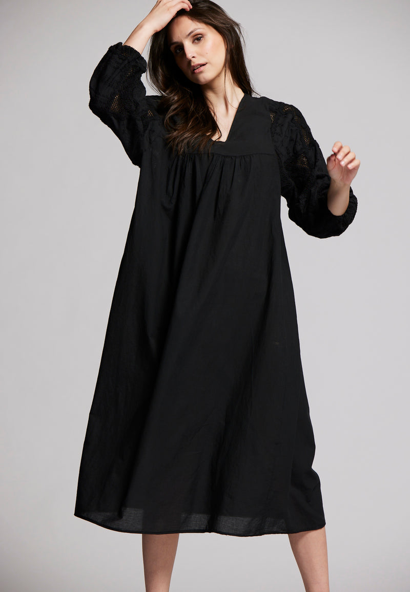 MAXIKLEID ROMANCE