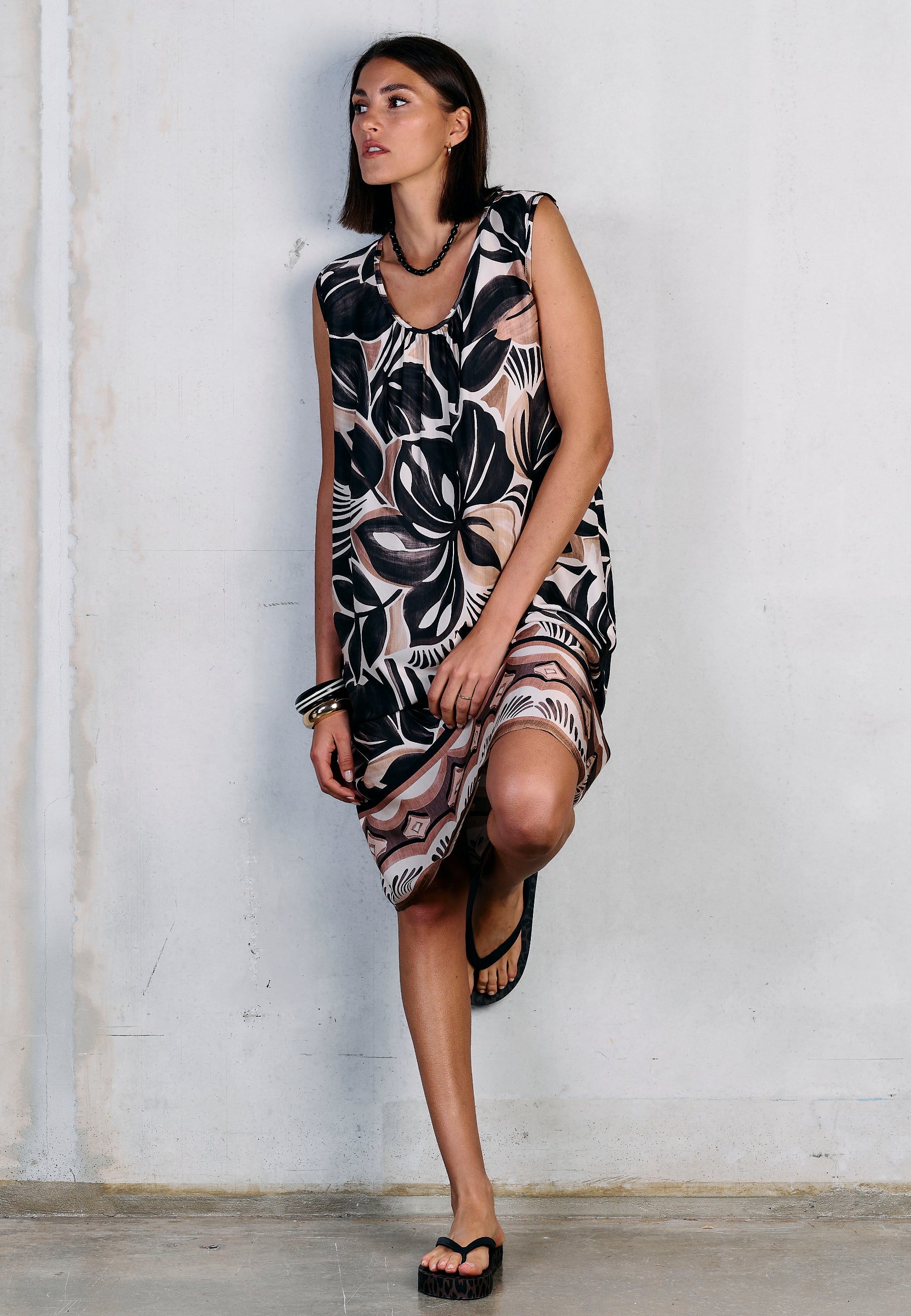DRESS AVANTGARDE
