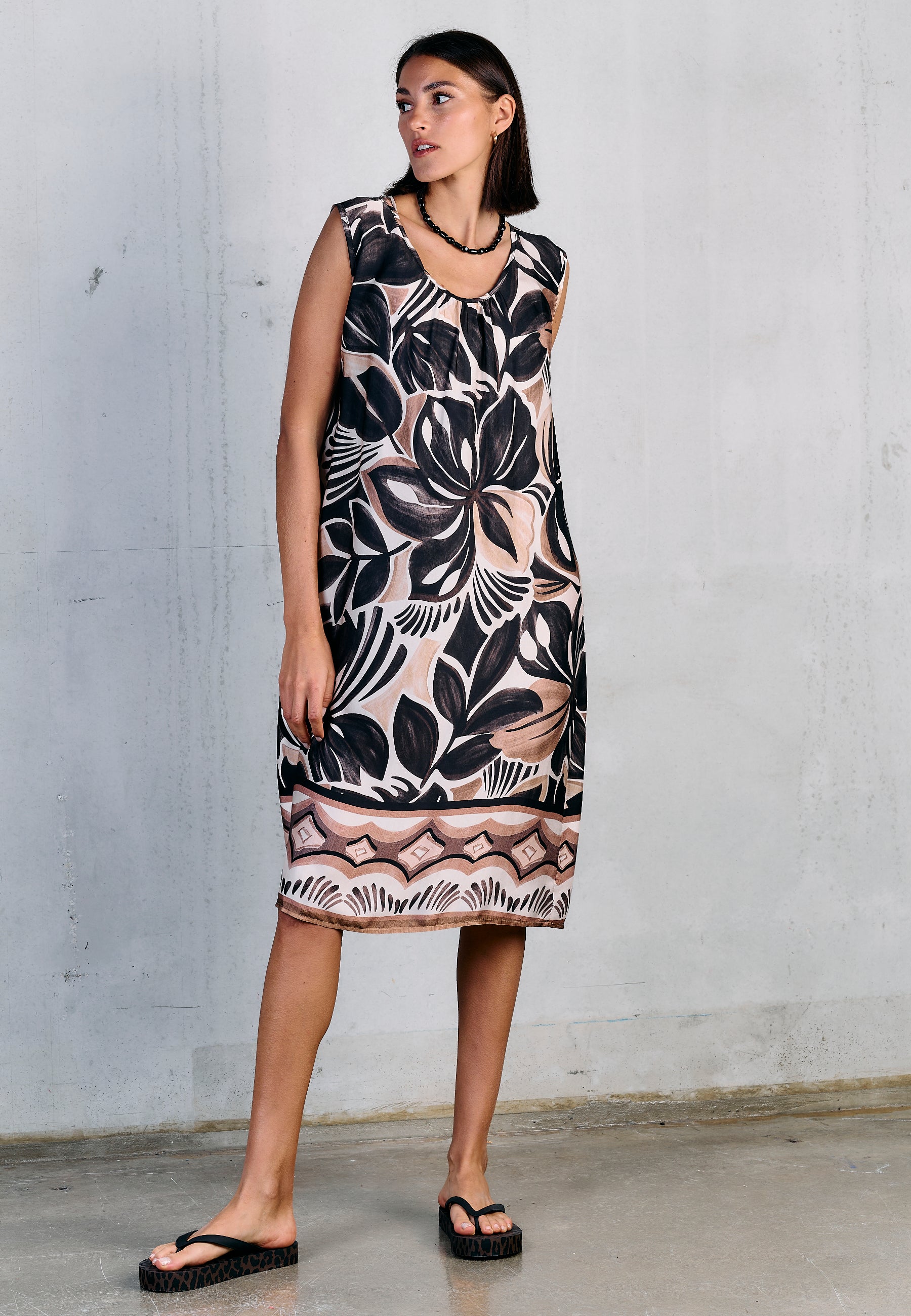 DRESS AVANTGARDE