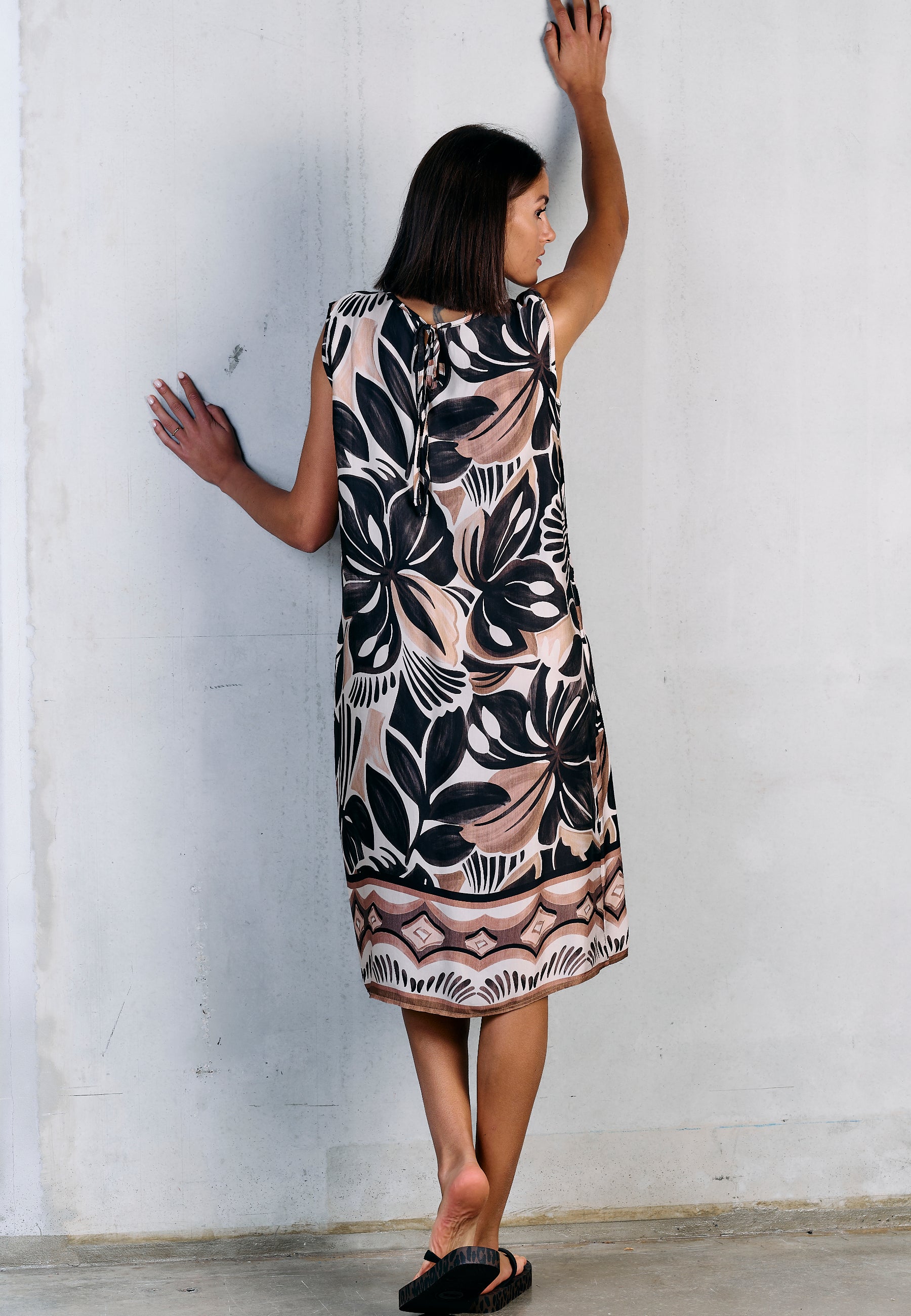 DRESS AVANTGARDE