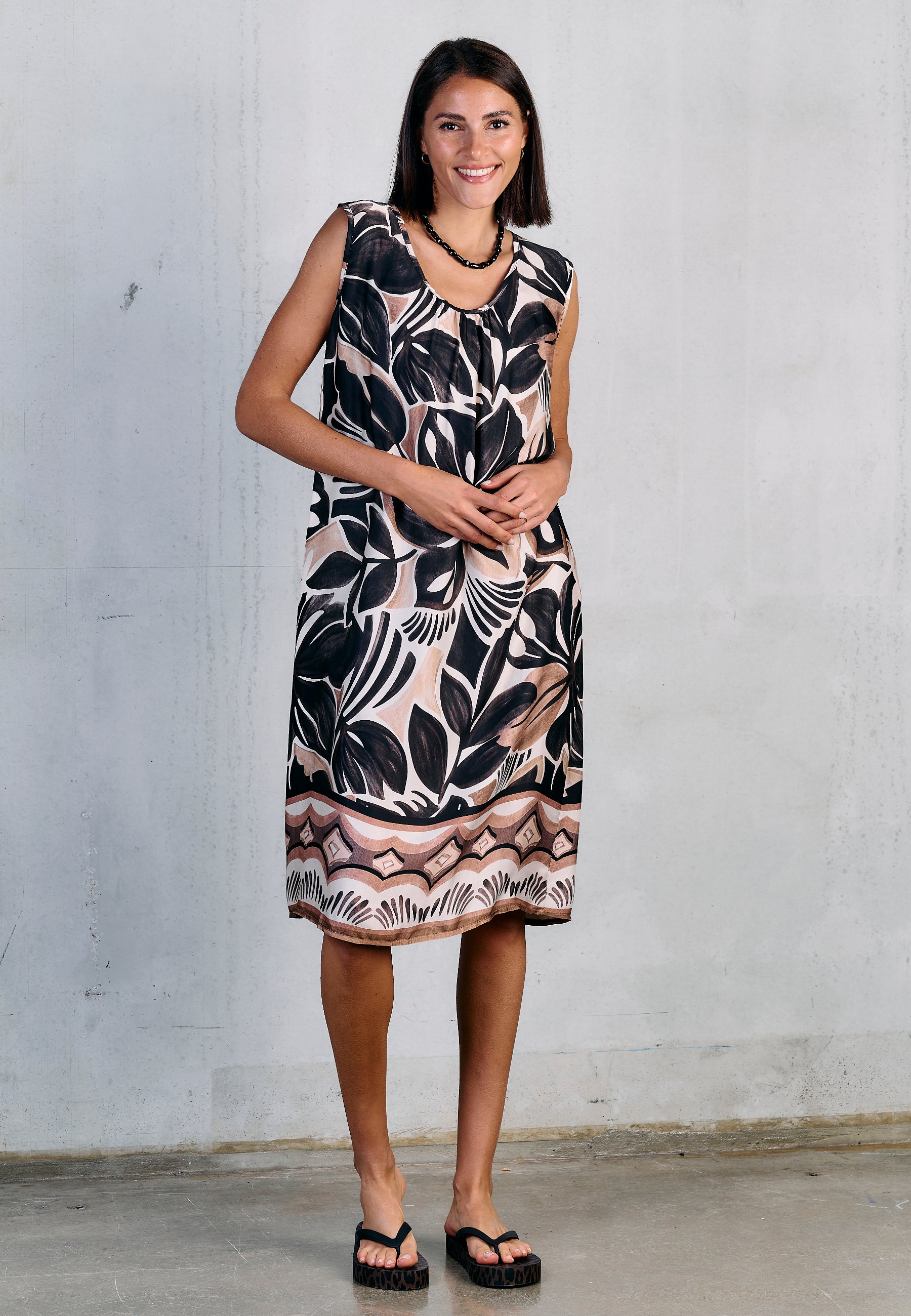 DRESS AVANTGARDE