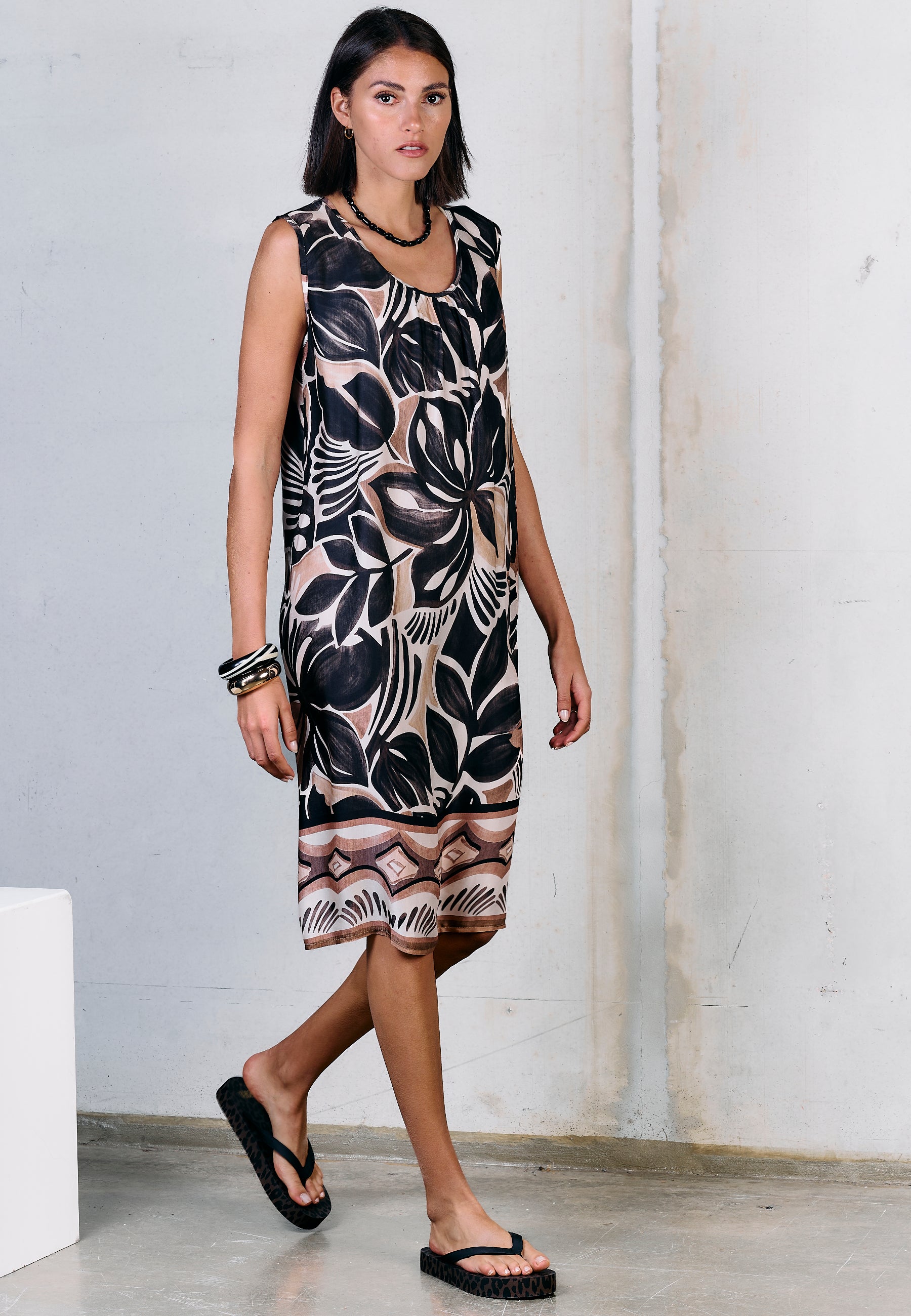 DRESS AVANTGARDE