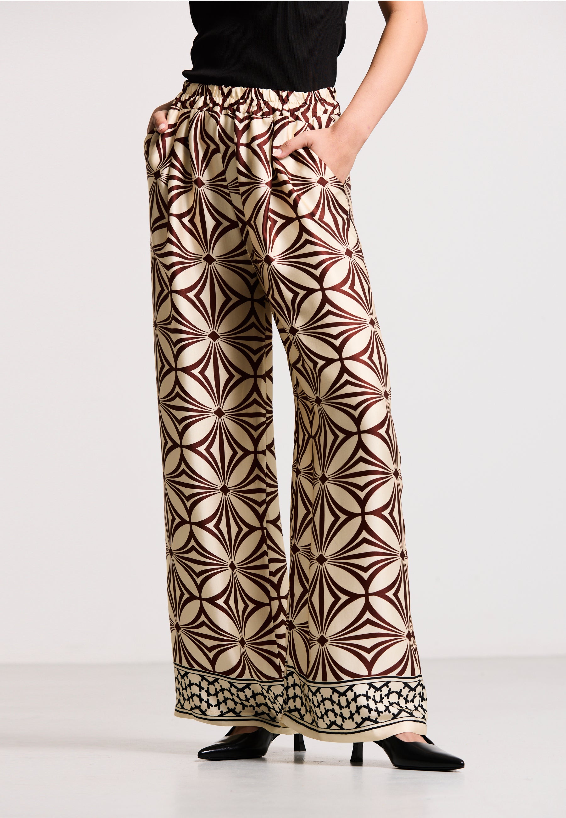 WIDE-LEG PANTS GRAPHIC FLOW