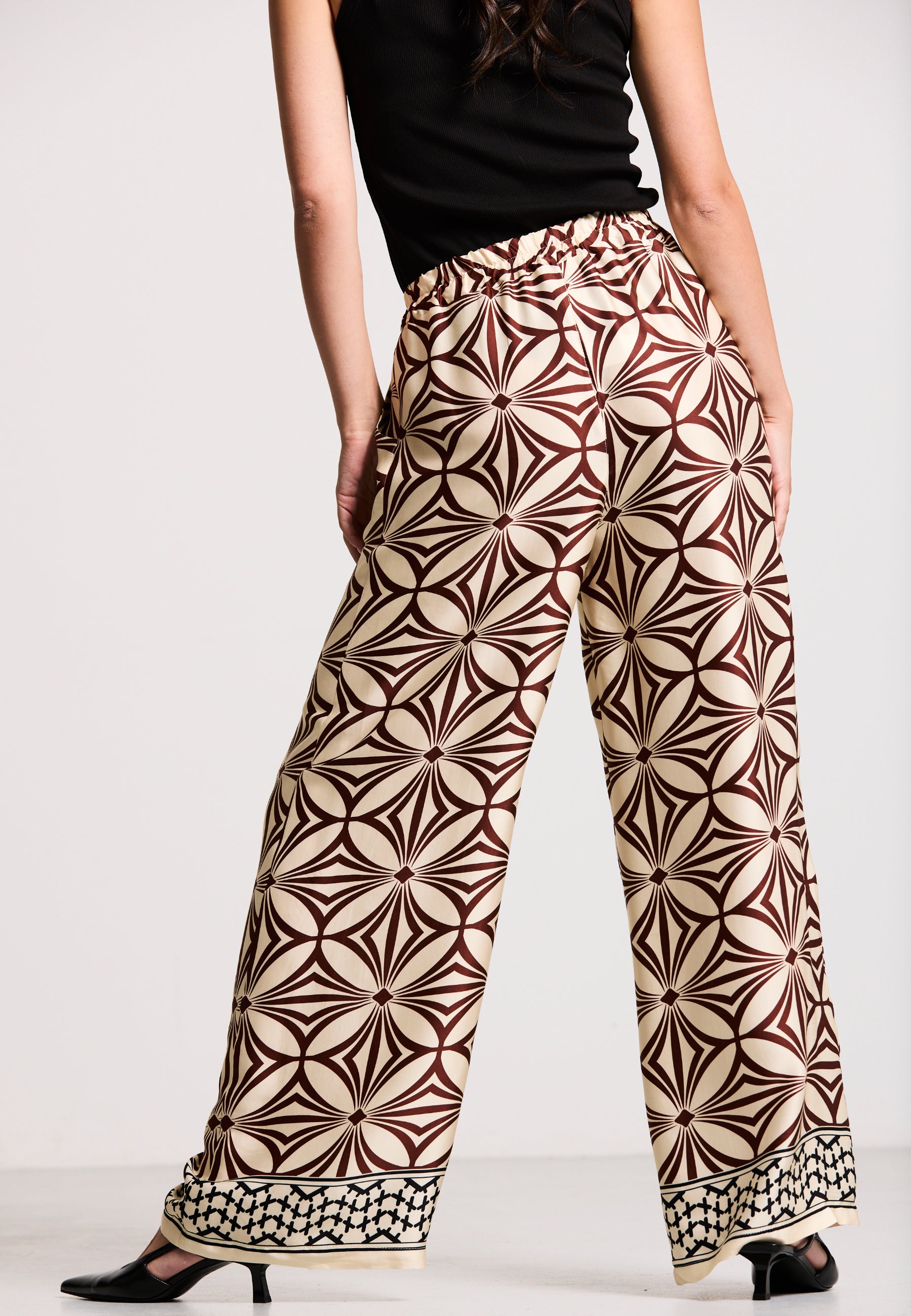 WIDE-LEG PANTS GRAPHIC FLOW