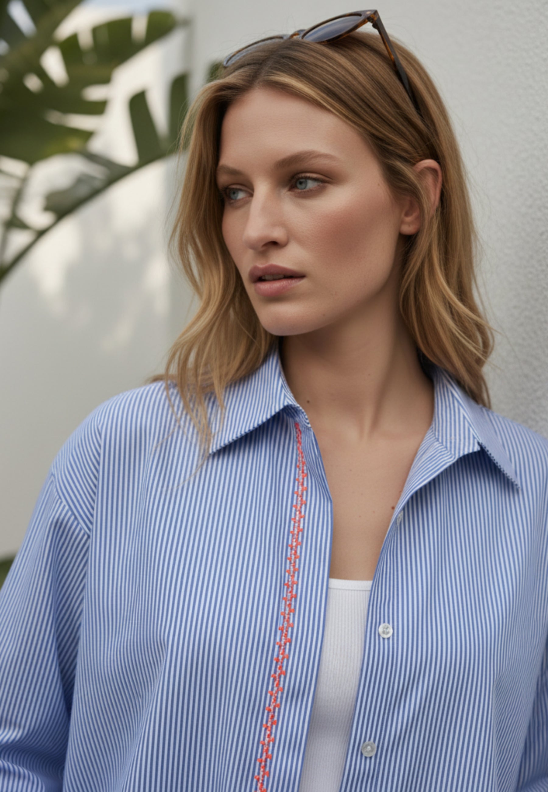 Streifenbluse BLUE EDGE aus reiner Baumwolle mit Stickerei