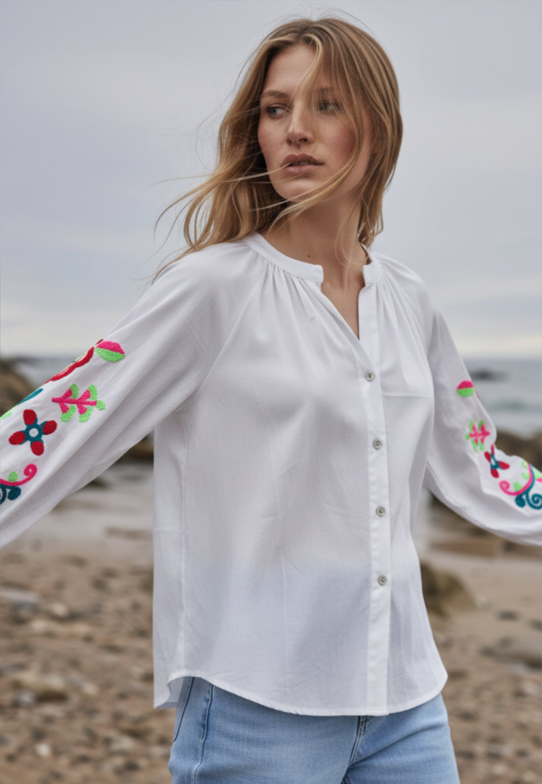 Bluse SUMMER FOLK aus reiner Baumwolle mit Stickerei
