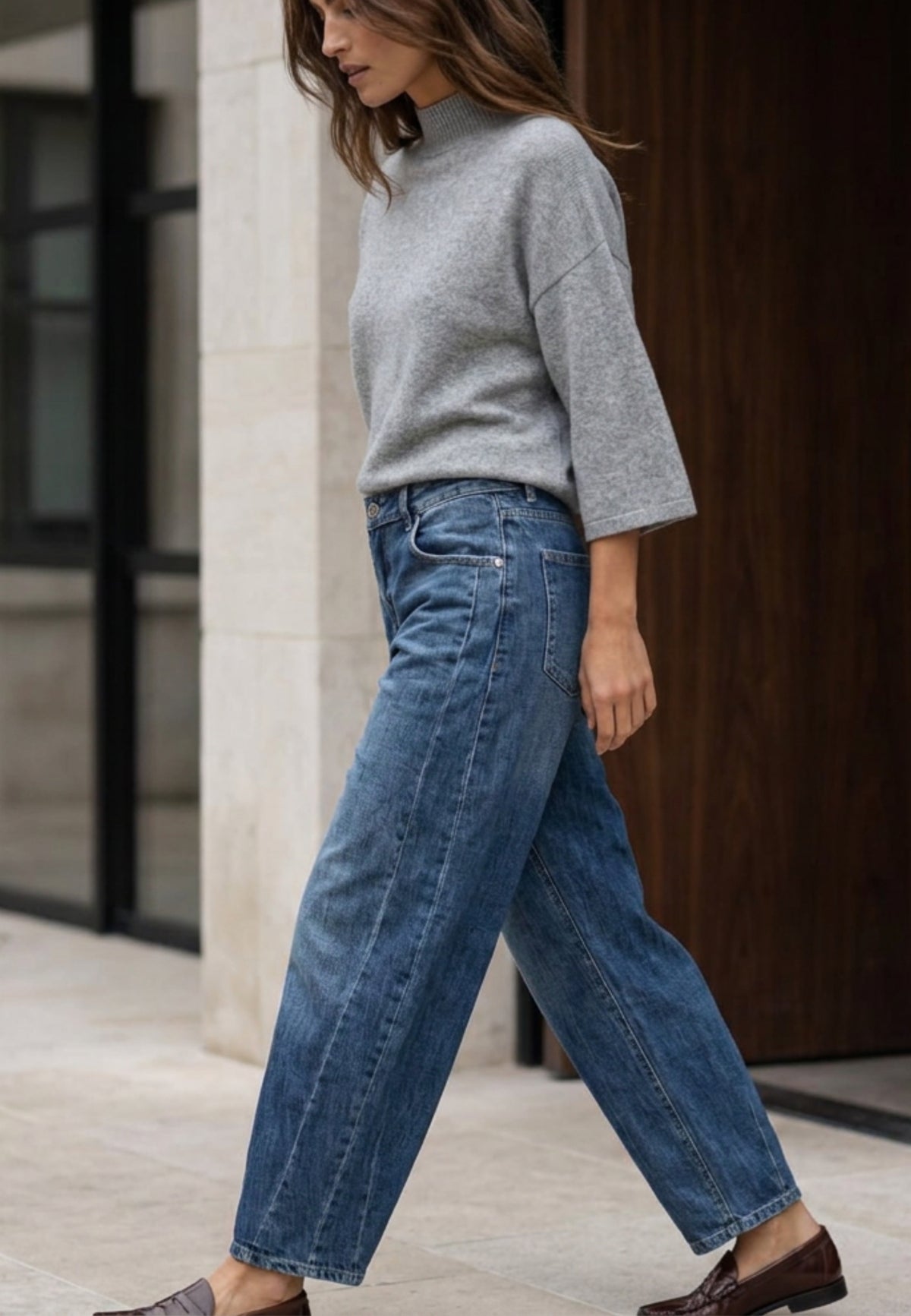 Barrel Jeans BLUE CURVE aus elastischem Denim