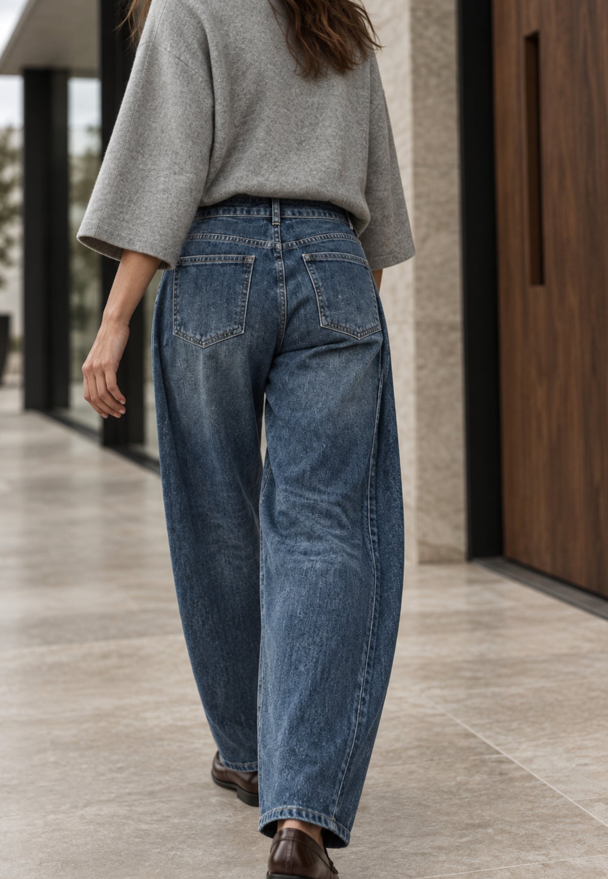 Barrel Jeans BLUE CURVE aus elastischem Denim