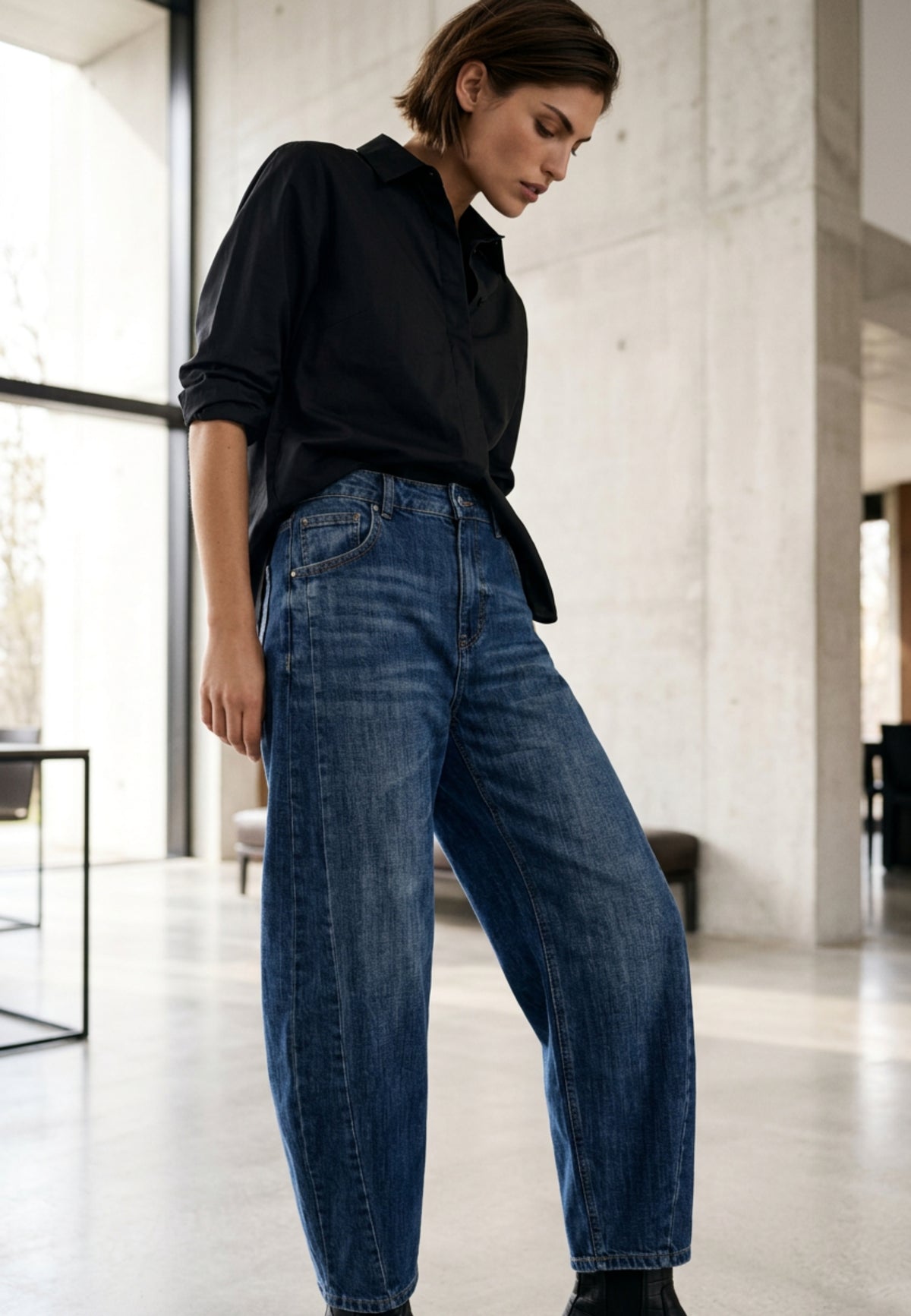 Barrel Jeans BLUE CURVE aus elastischem Denim