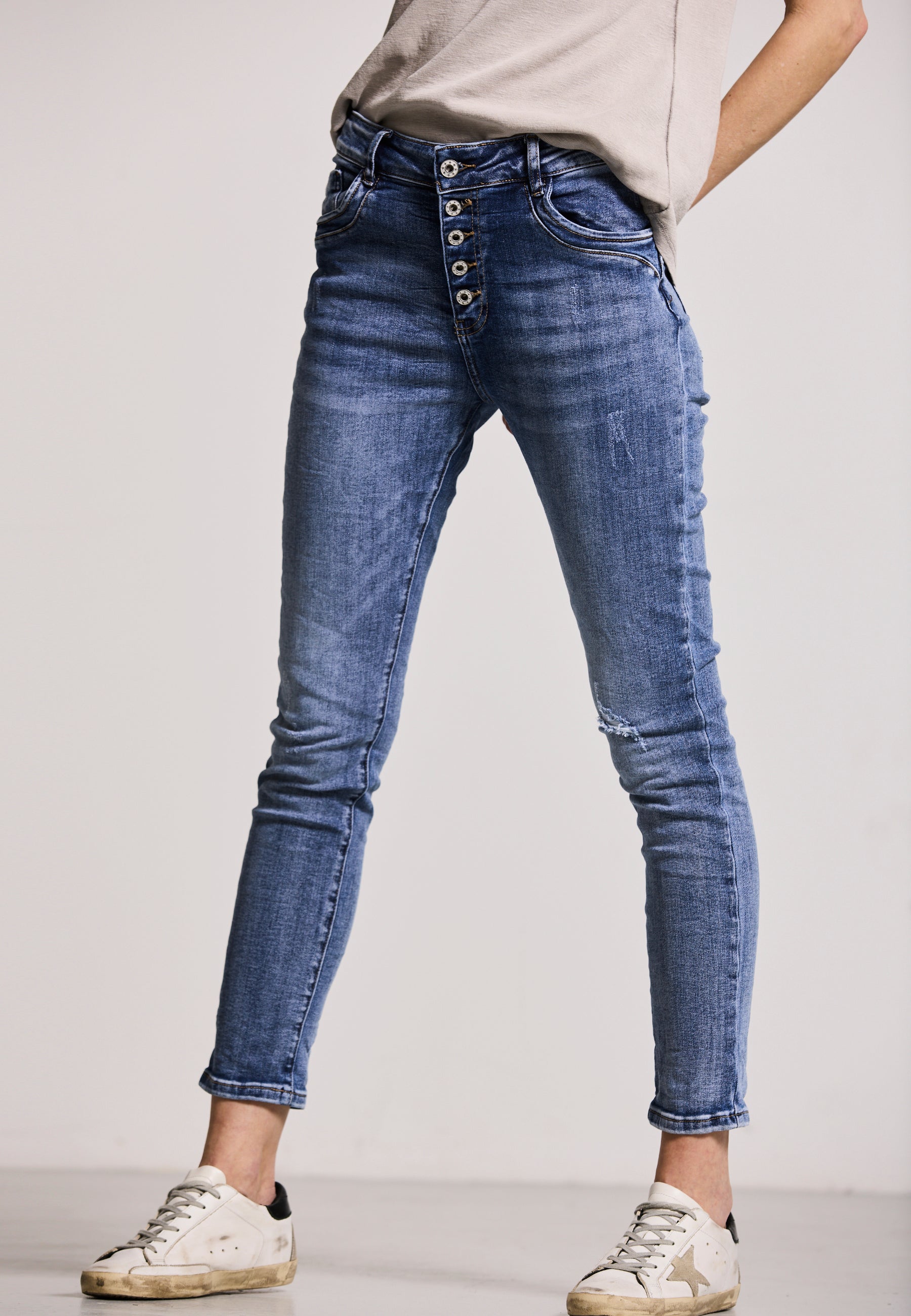 REBEL CUT JEANS