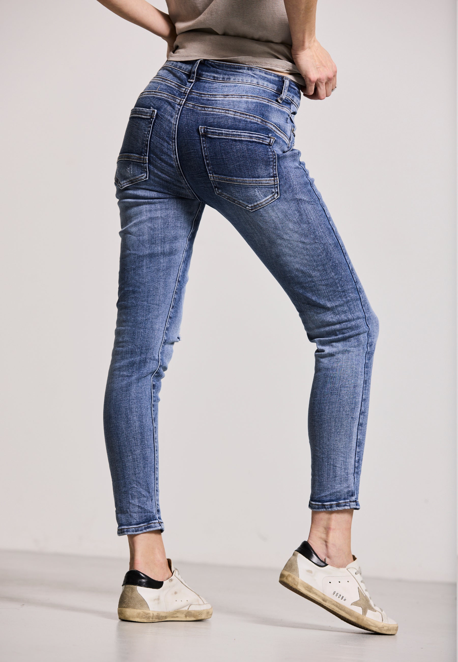 REBEL CUT JEANS