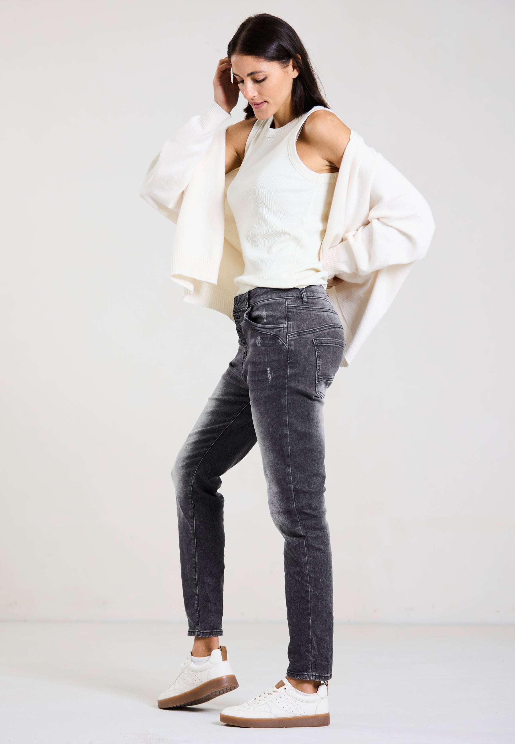 REBEL CUT JEANS